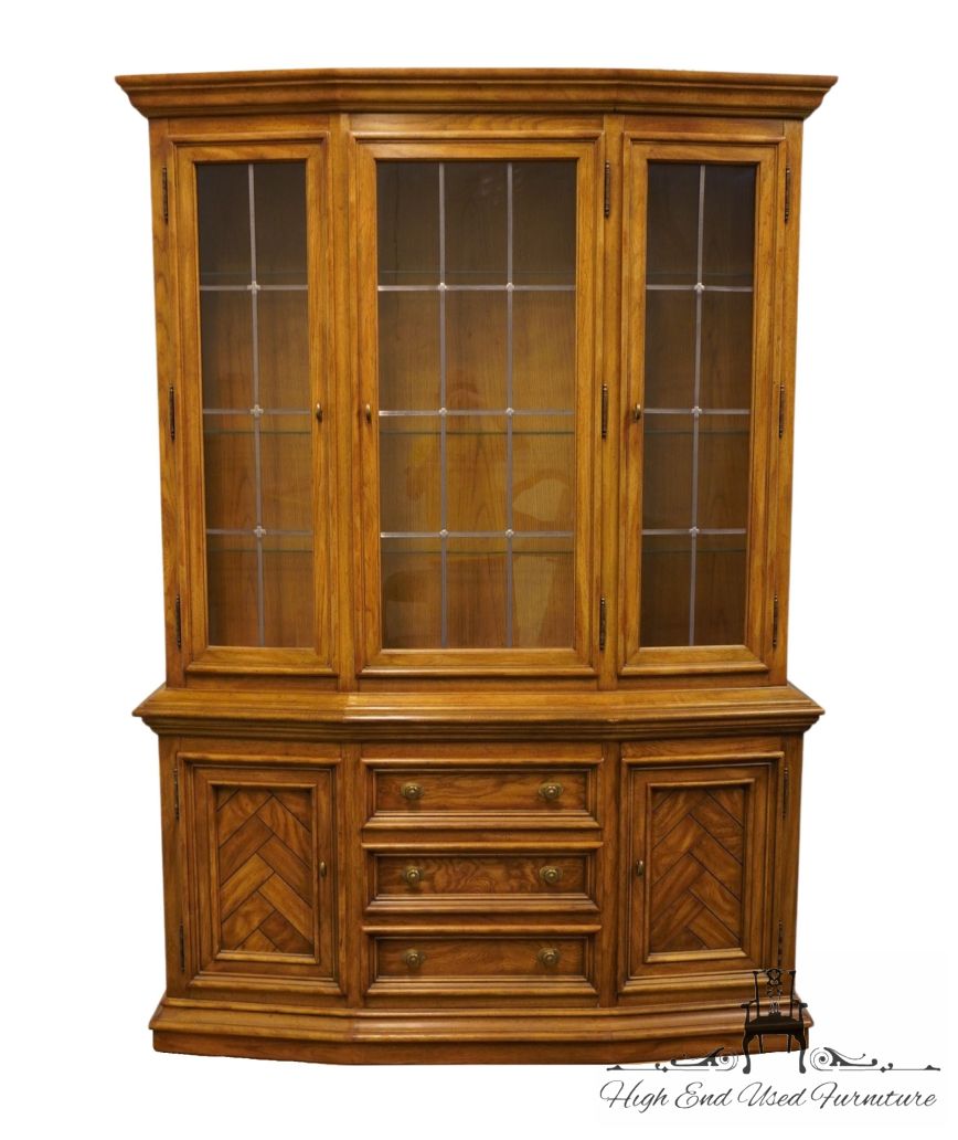 Vintage drexel heritage on sale china cabinet